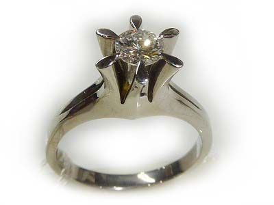 ���܃_�C�������O�A�X���܂����������ɂĔ̔��ł�